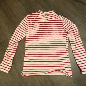 Red striped turtle neck candy cane wheres waldo?